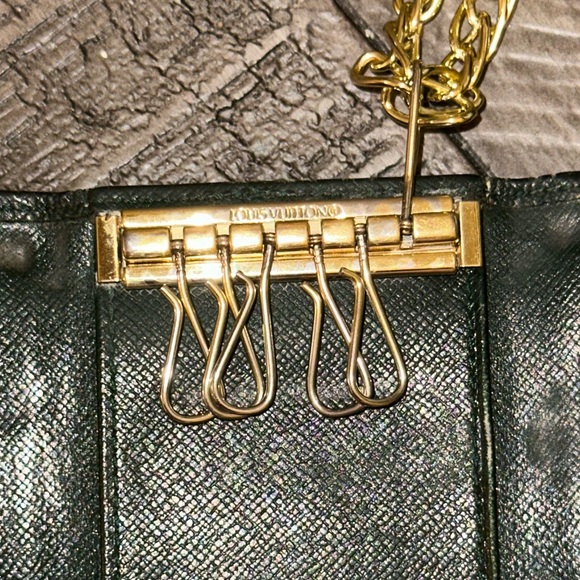 🍀Authentic🍀 green LV card and key holder - Picture 7 of 8
